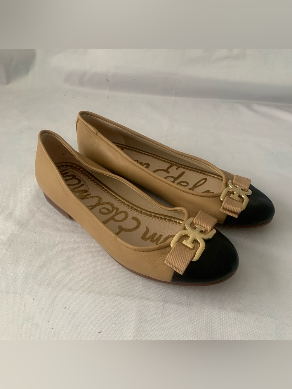 Sam Edelman tan ballet shoes flats gold-toned hardware logo size 8.5 slip on EUC